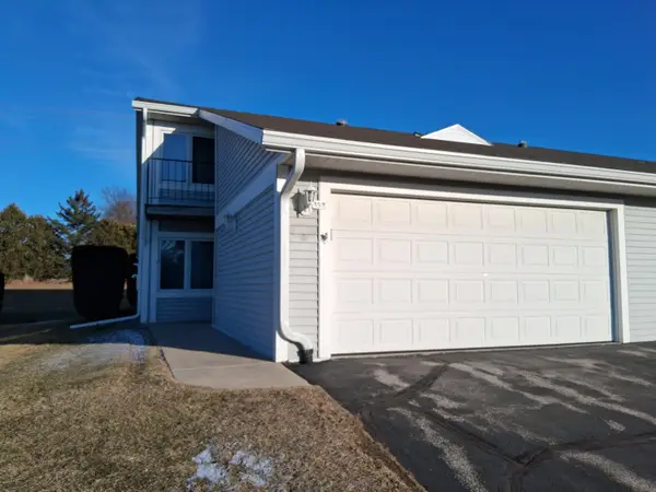 350 Hartford Sq, Hartford, WI 53027