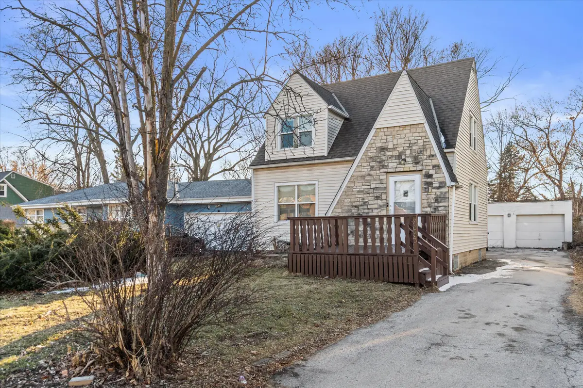 7083 N 43rd St, Milwaukee, WI 53209 - #1