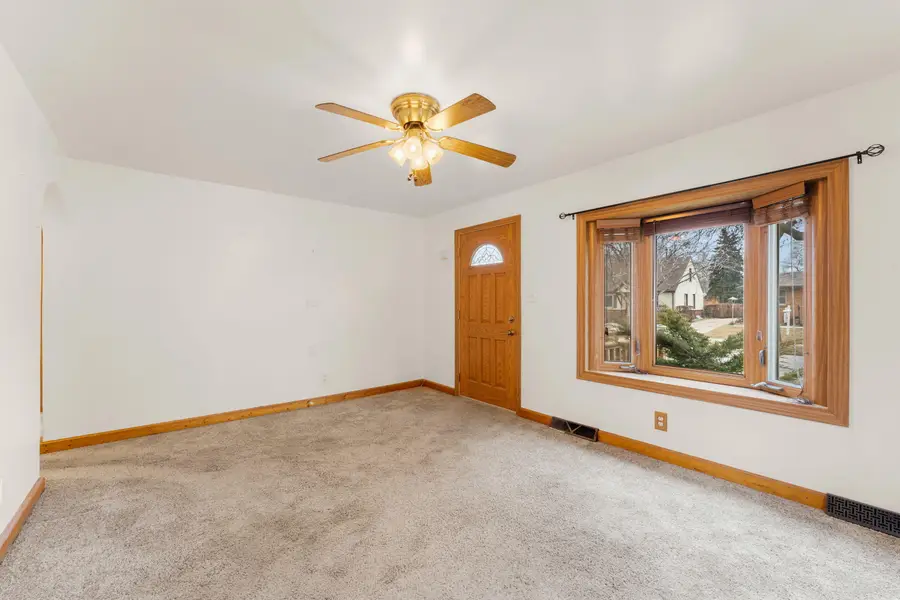 2812 E Allerton Ave, Saint Francis, WI 53235 - #2