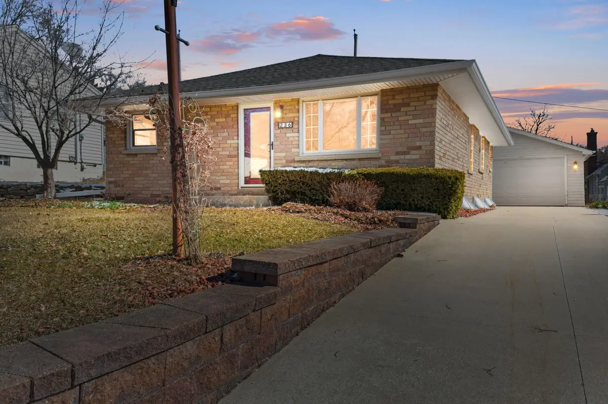 236 N 115th St, Wauwatosa, WI 53226 - #1