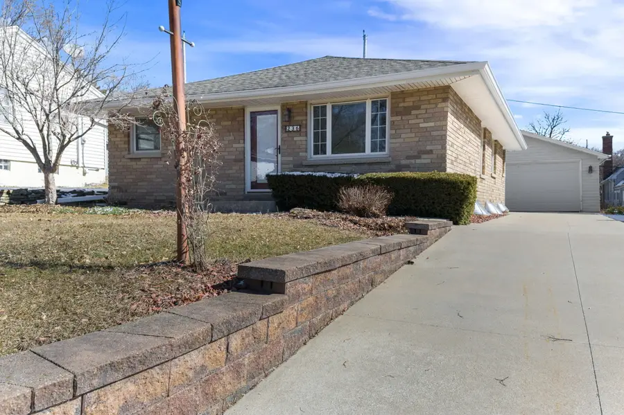236 N 115th St, Wauwatosa, WI 53226 - #2
