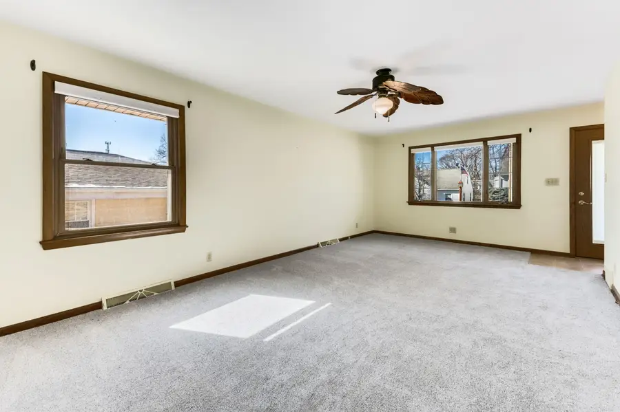 236 N 115th St, Wauwatosa, WI 53226 - #3