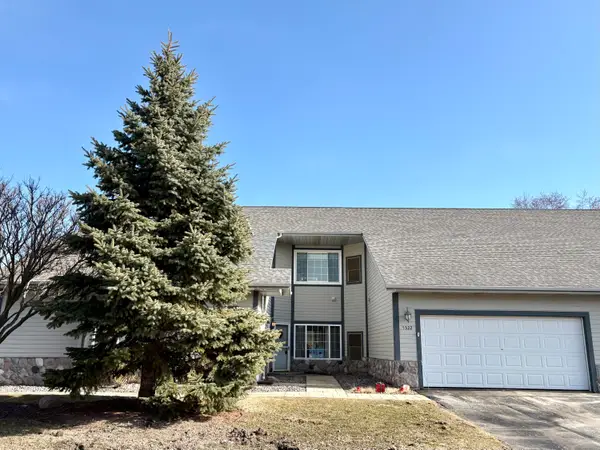 5322 S Hidden Dr, Greenfield, WI 53221