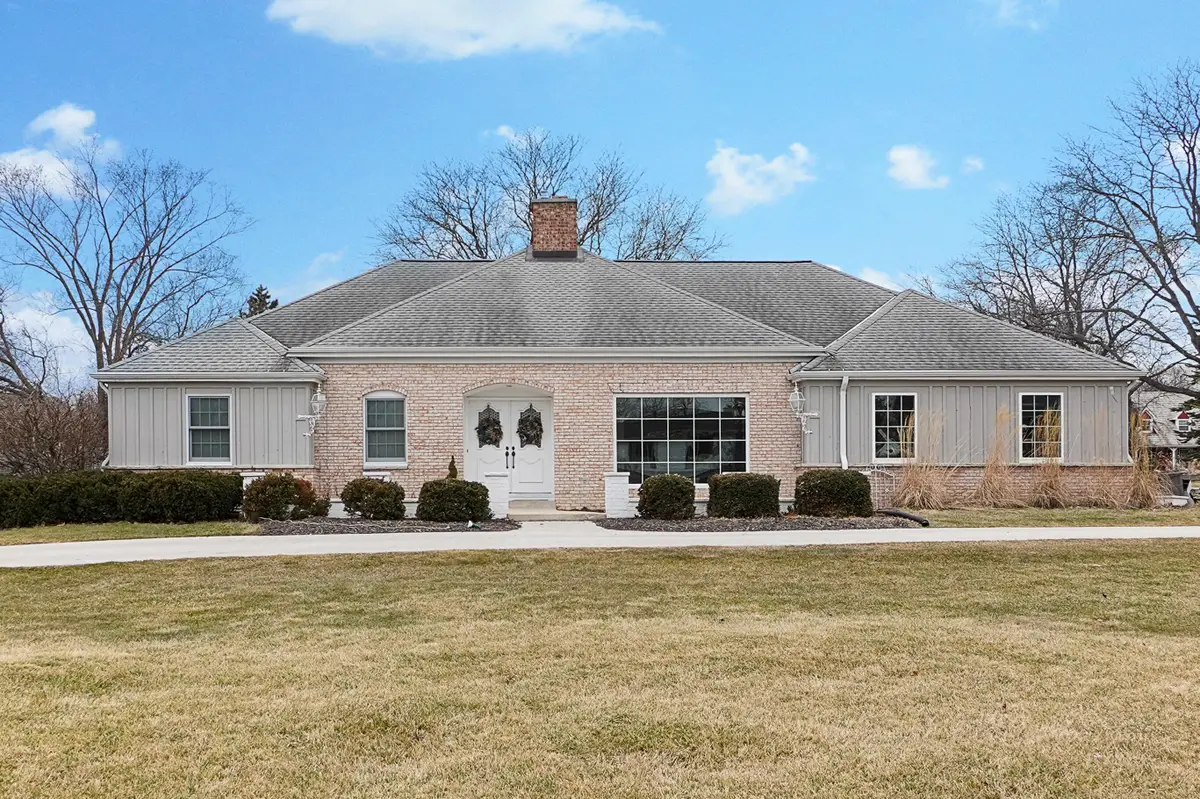 2135 Michelle Dr, Brookfield, WI 53045 - #1