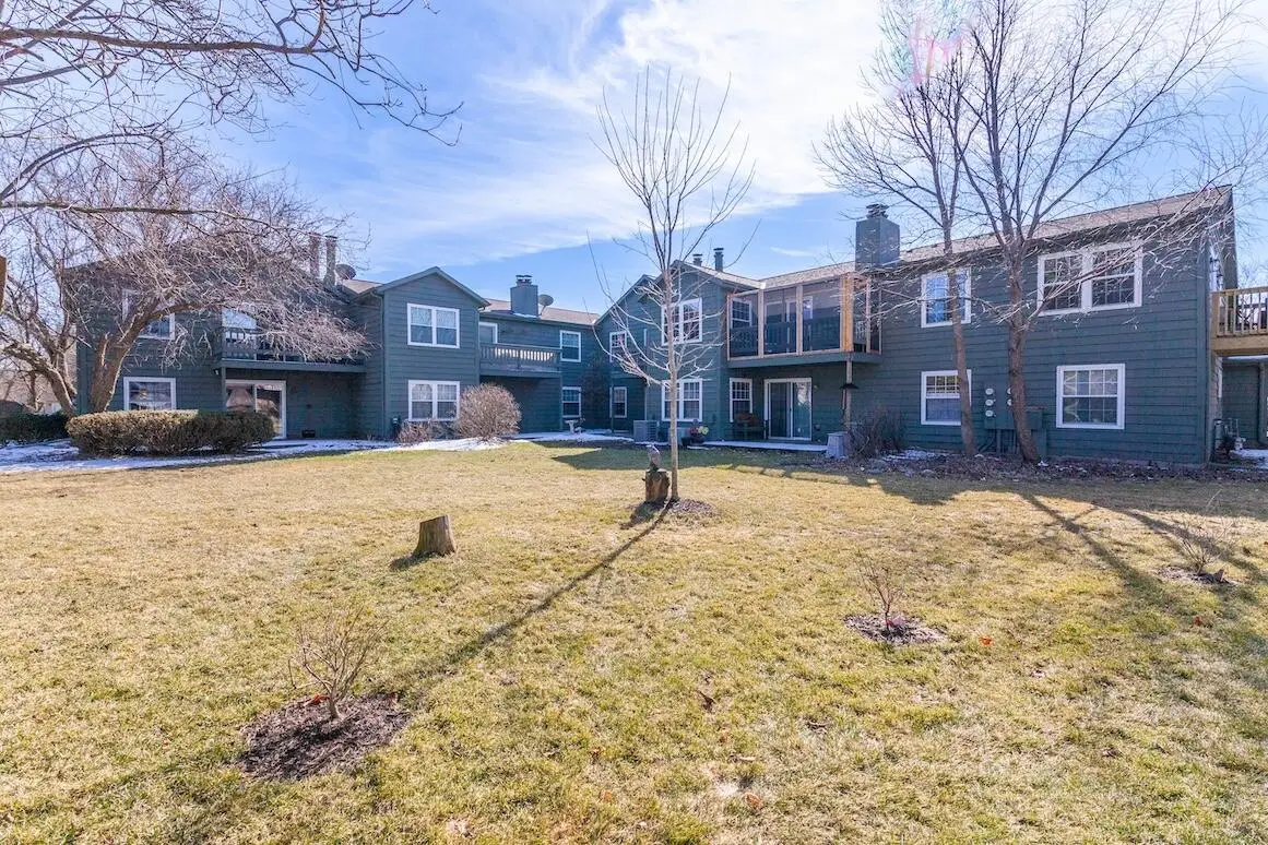 650 Dundee Ln, Hartland, WI 53029 - #1