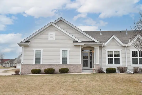 3905 S Five Iron Ct, New Berlin, WI 53151