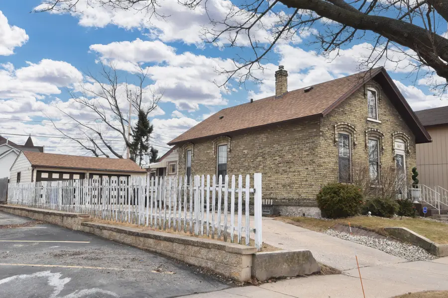 1431 Erie St, Racine, WI 53402 - #3