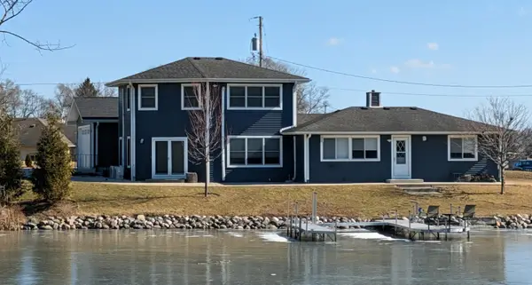 21943 116th St, Salem Lakes, WI 53104