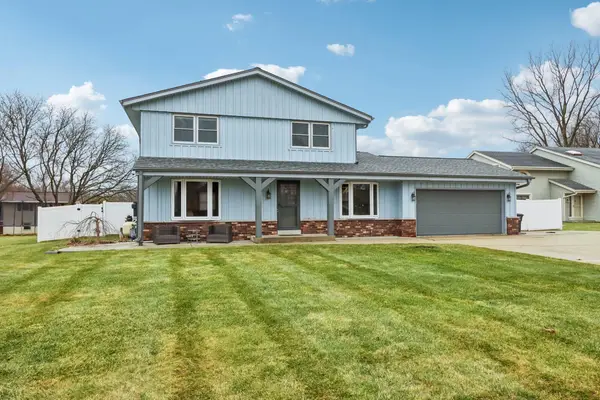 N28W22131 Indianwood Ct, Pewaukee, WI 53186