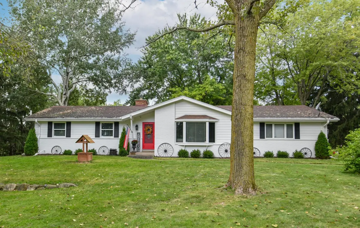 W220S6805 Crowbar Dr, Vernon, WI 53150 - #1