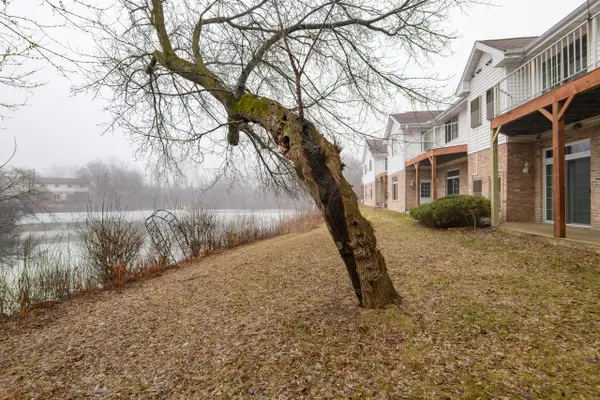 16484 W Crown Ct E, Germantown, WI 53022