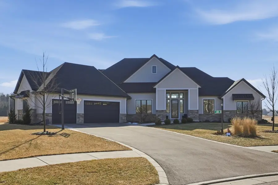 3082 Monona Ct, Summit, WI 53066 - #2