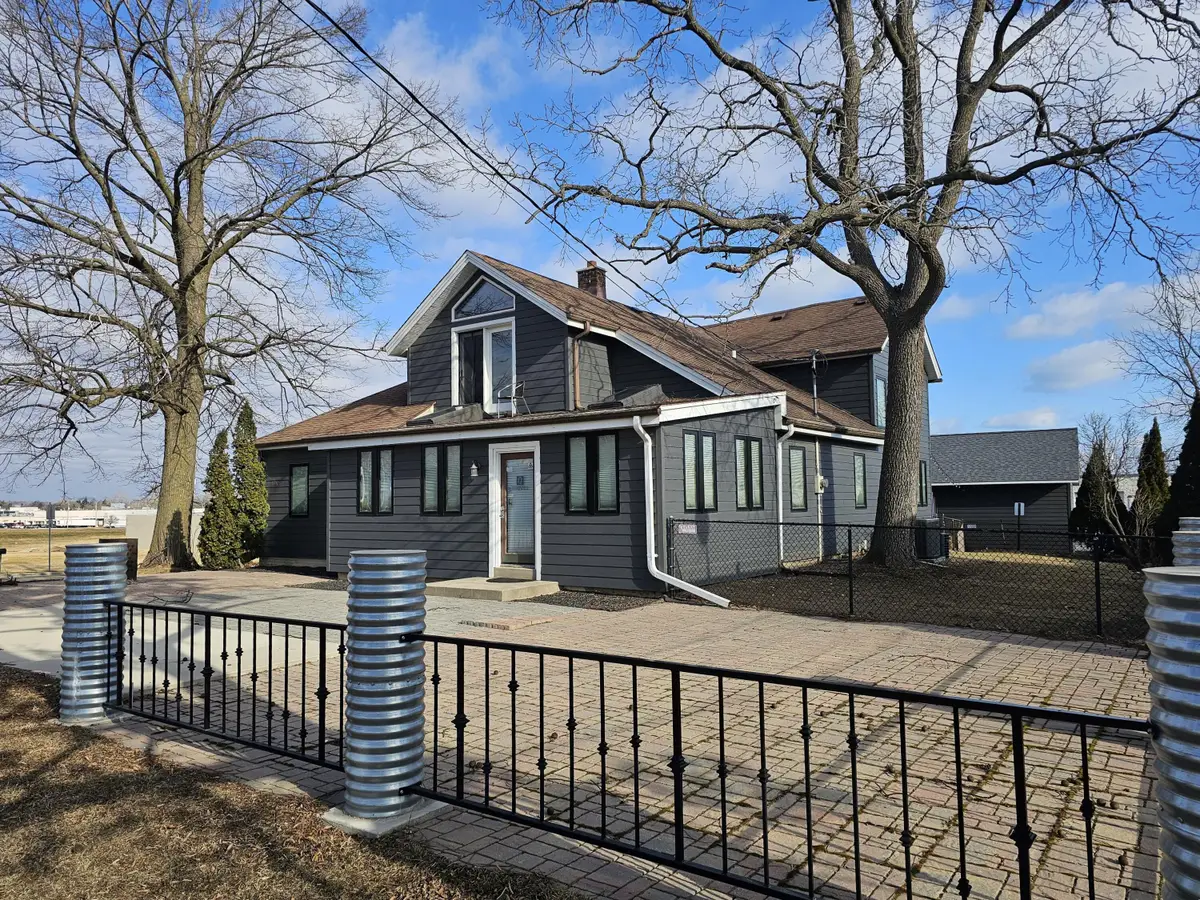 4464 S Whitnall Ave, Saint Francis, WI 53235 - #1