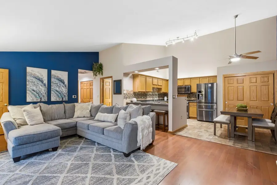 6248 S Creekside Dr, Cudahy, WI 53110 - #2