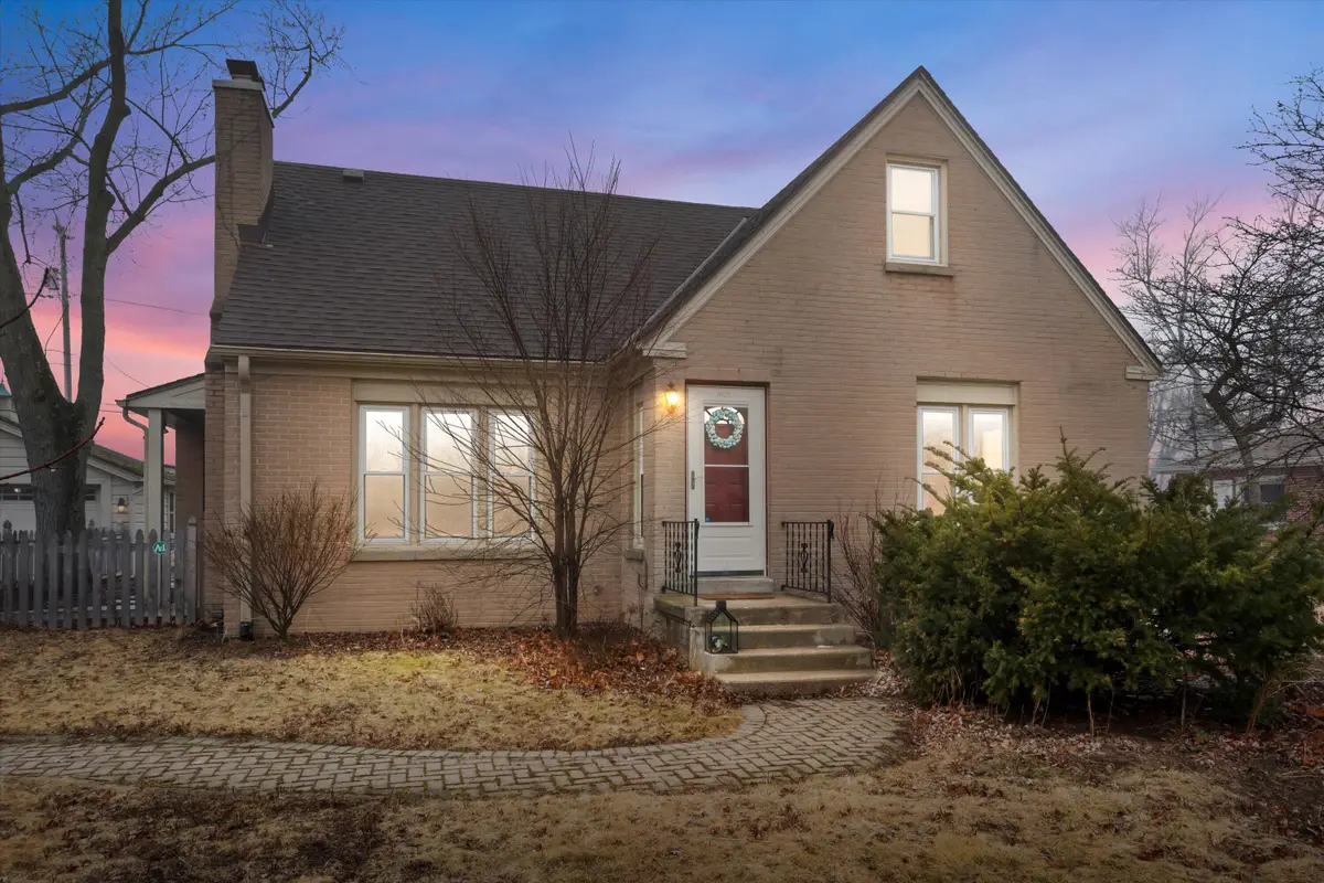 8927 N Navajo Rd, Bayside, WI 53217 - #1