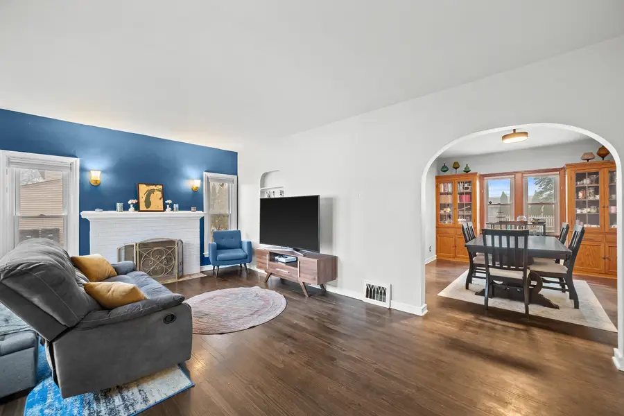 8927 N Navajo Rd, Bayside, WI 53217 - #3