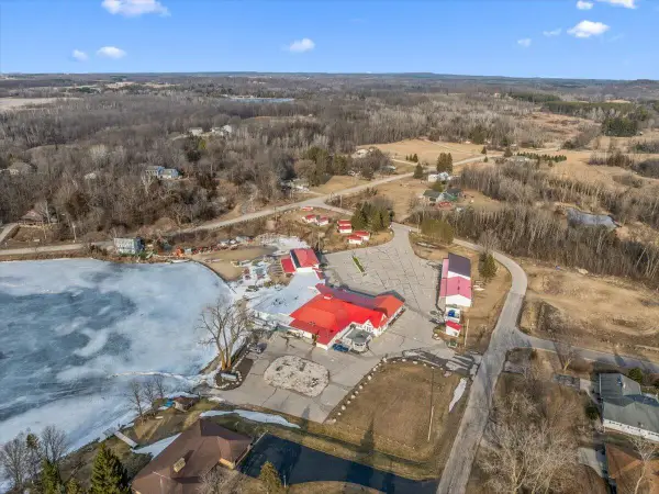 W921 Kettle Moraine Ln, Osceola, WI 53010