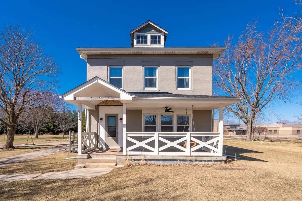 924 W Main St, Palmyra, WI 53156 - #1