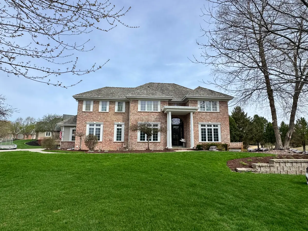923 N Evergreen Cir, Hartland, WI 53029 - #1