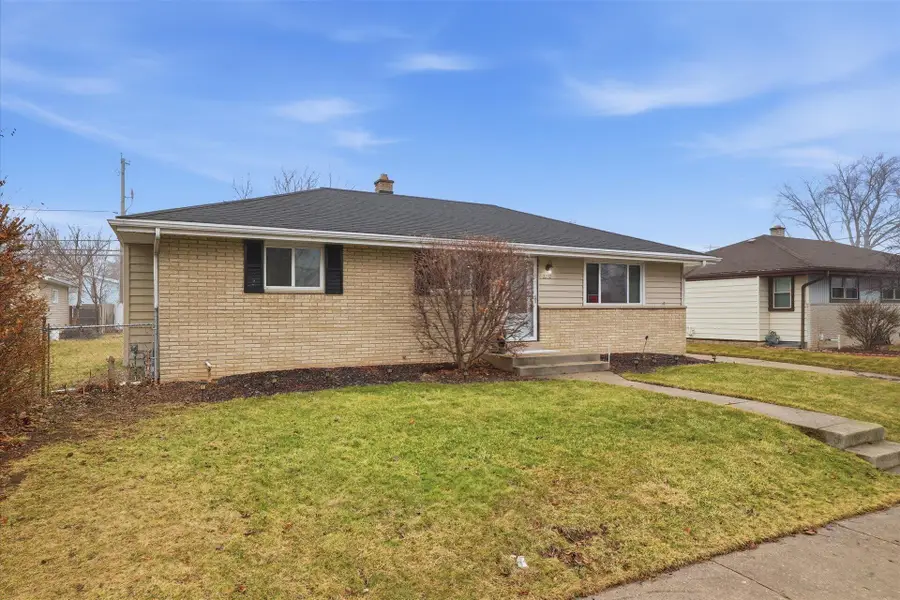 2232 W Carrington Ave, Oak Creek, WI 53154 - #3