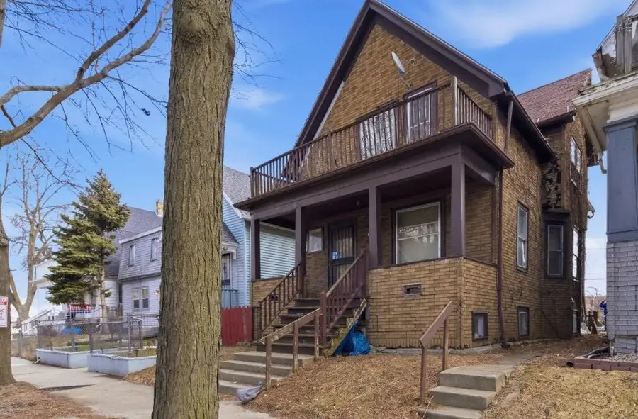 2466 N 33rd St, Milwaukee, WI 53210 - #2