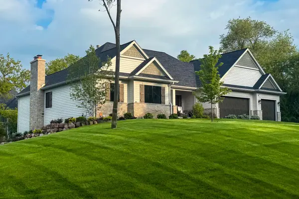 1260 Deer Ct, Geneva, WI 53147