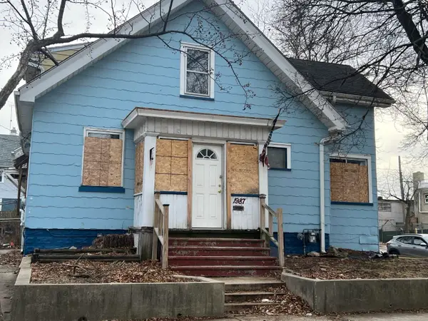 1987 W Melvina St, Milwaukee, WI 53206