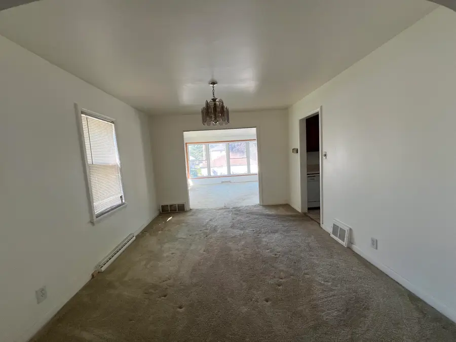 6402 W Girard Ave, Milwaukee, WI 53210 - #3
