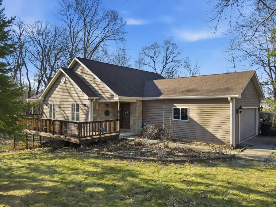 W5336 Wisconsin Dr, Sugar Creek, WI 53121 - #3