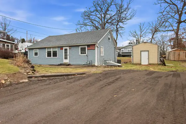 33737 S Lakeshore Dr, Burlington, WI 53105