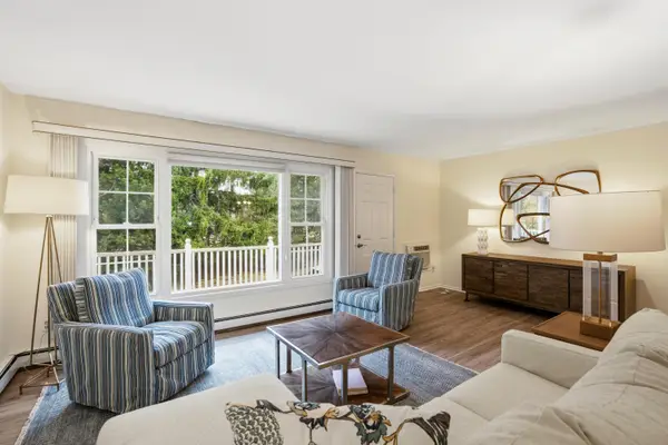 524 Laurel Lake Rd, Thiensville, WI 53092