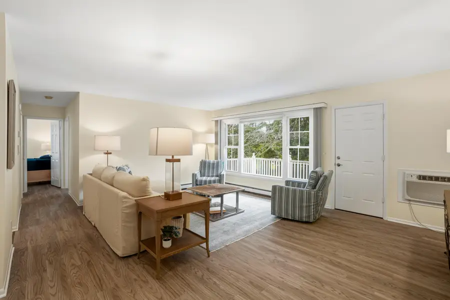 524 Laurel Lake Rd, Thiensville, WI 53092 - #2