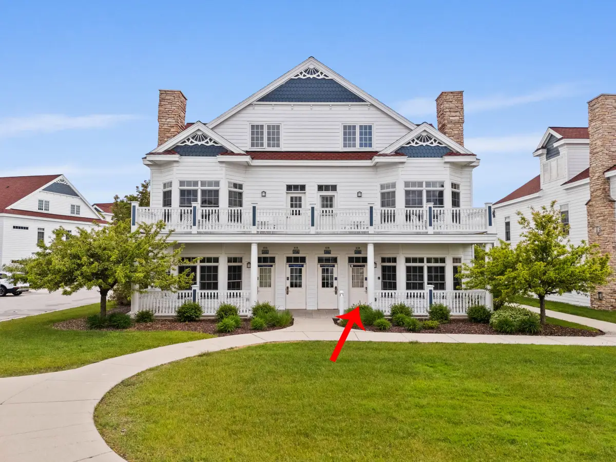 418 Beachfront Ct, Sheboygan, WI 53081 - #1