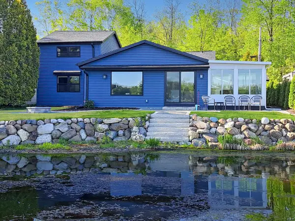 W882 Birchwood Dr, Osceola, WI 53010