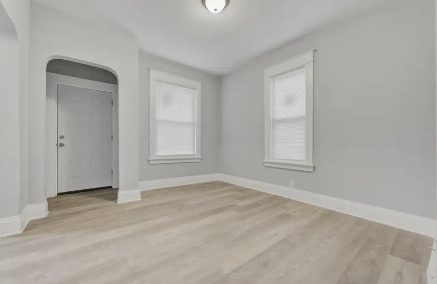 2827 W Grant St, Milwaukee, WI 53215 - #3