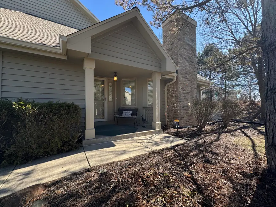 N21W24305 Cumberland Dr, Pewaukee, WI 53072 - #2