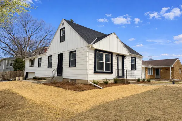 4076 N 93rd St, Wauwatosa, WI 53222