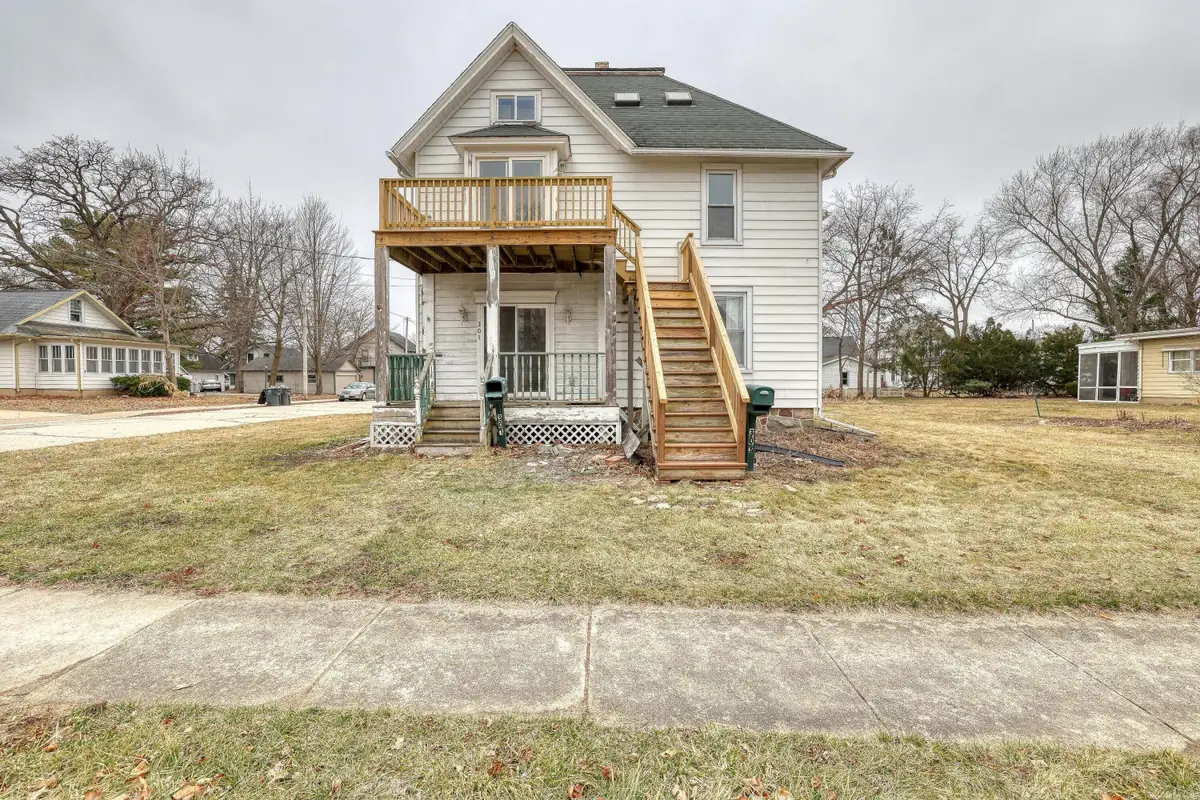 301 Pleasant St, Mukwonago, WI 53149 - #1