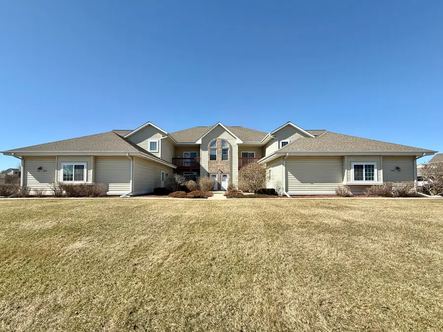 434 Betzer Rd, Delavan, WI 53115 - #2