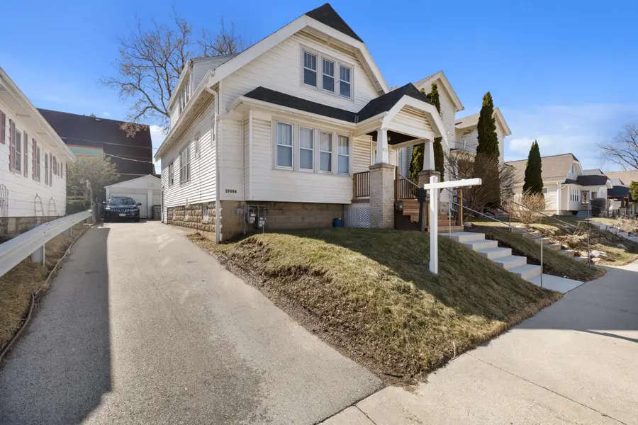 3709 W Miller Ln, Milwaukee, WI 53208 - #2