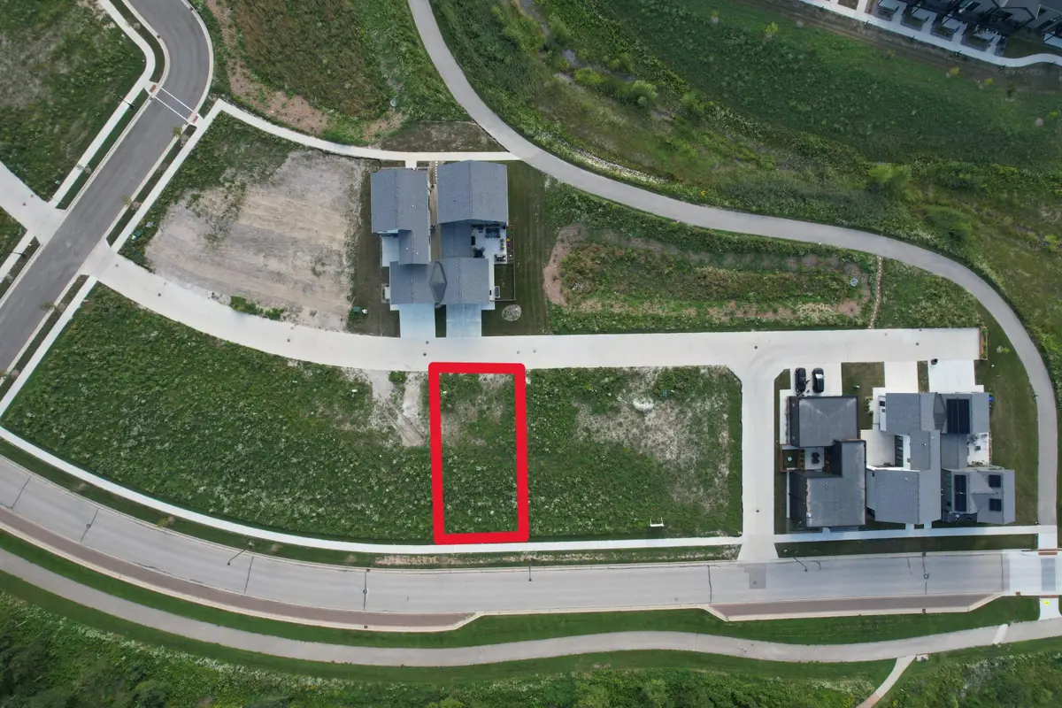 9385 S Lake Vista Pkwy, Oak Creek, WI 53154 - #1