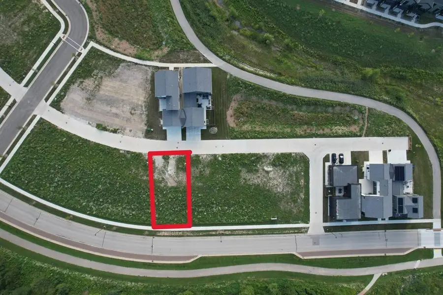 9385 S Lake Vista Pkwy, Oak Creek, WI 53154 - #2