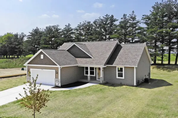 220 Linden Ln, Delavan, WI 53115