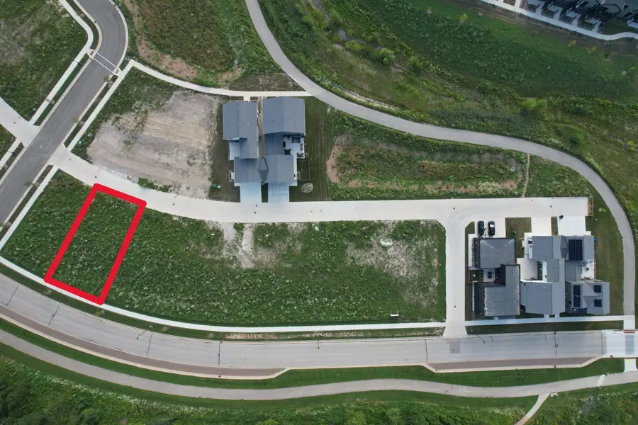 9423 S Lake Vista Pkwy, Oak Creek, WI 53154 - #2