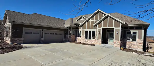 3926 Oakmont Trl, Waukesha, WI 53188