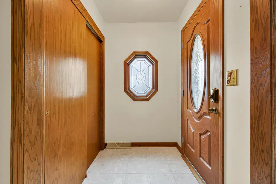 4916 S 82nd St, Greenfield, WI 53220 - #2