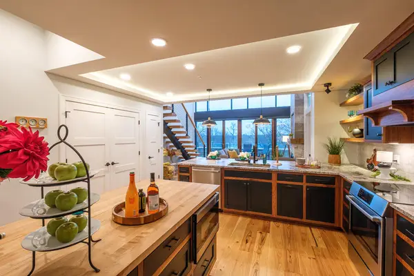 215 E Pleasant St, Oconomowoc, WI 53066