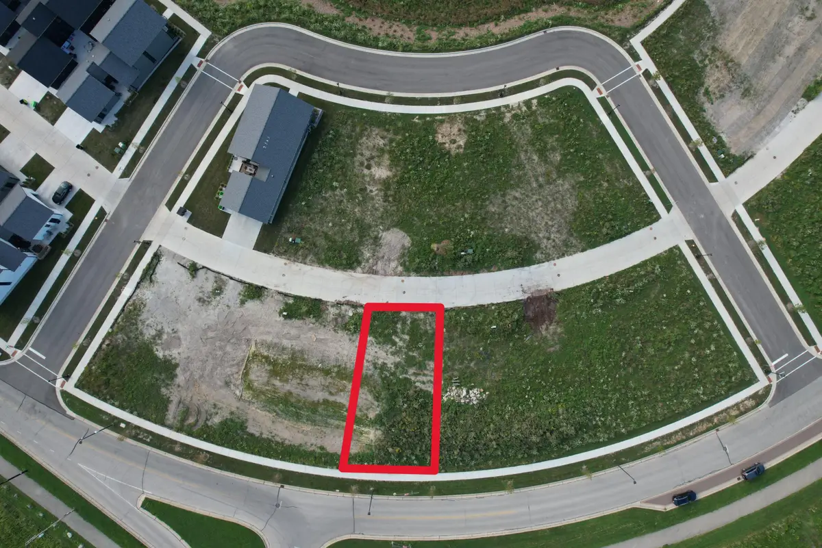 9471 E Lake Vista Pkwy, Oak Creek, WI 53154 - #1