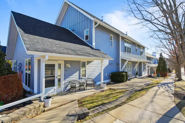 453 Mill St, Fontana, WI 53125