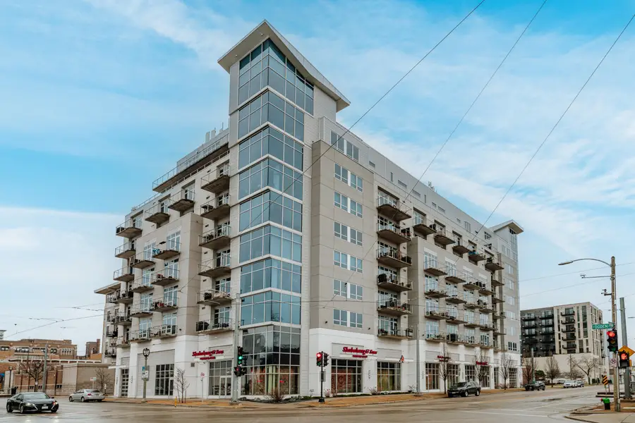 601 E Ogden Ave, Milwaukee, WI 53202 - #2